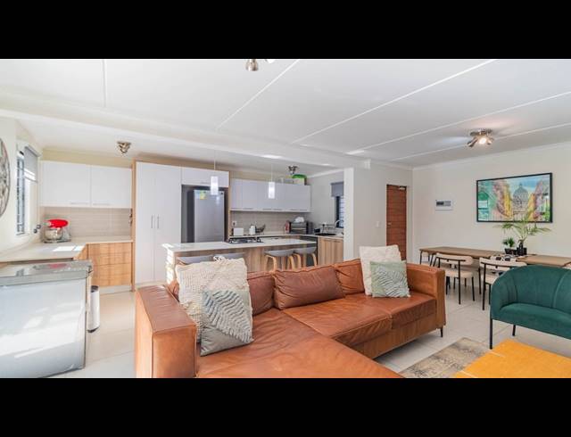 3 BEDROOM APARTMENT FOR SALE IN LONGLAKE